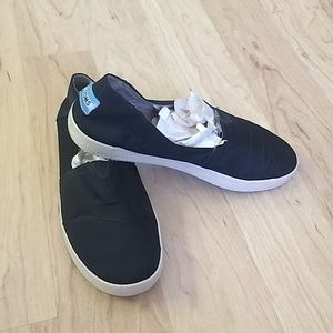 Toms Avalon Slip-On Women's 8.5 Black Shoes